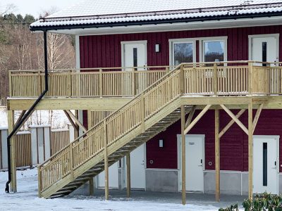 Renoverat hus_ny trappa_ baksida_efter